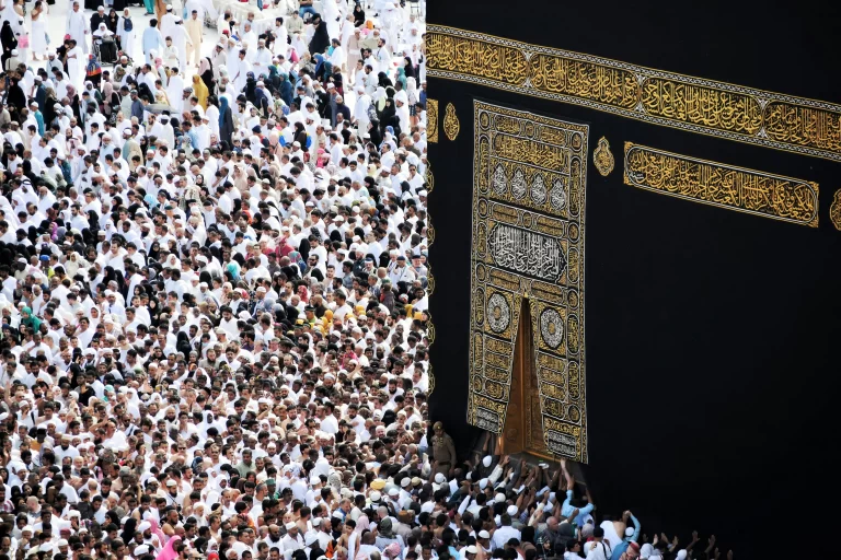 Read more about the article Ka’bah, Magnet Bumi, dan Makna Ilmiah Tawaf: Antara Tauhid dan Takwa