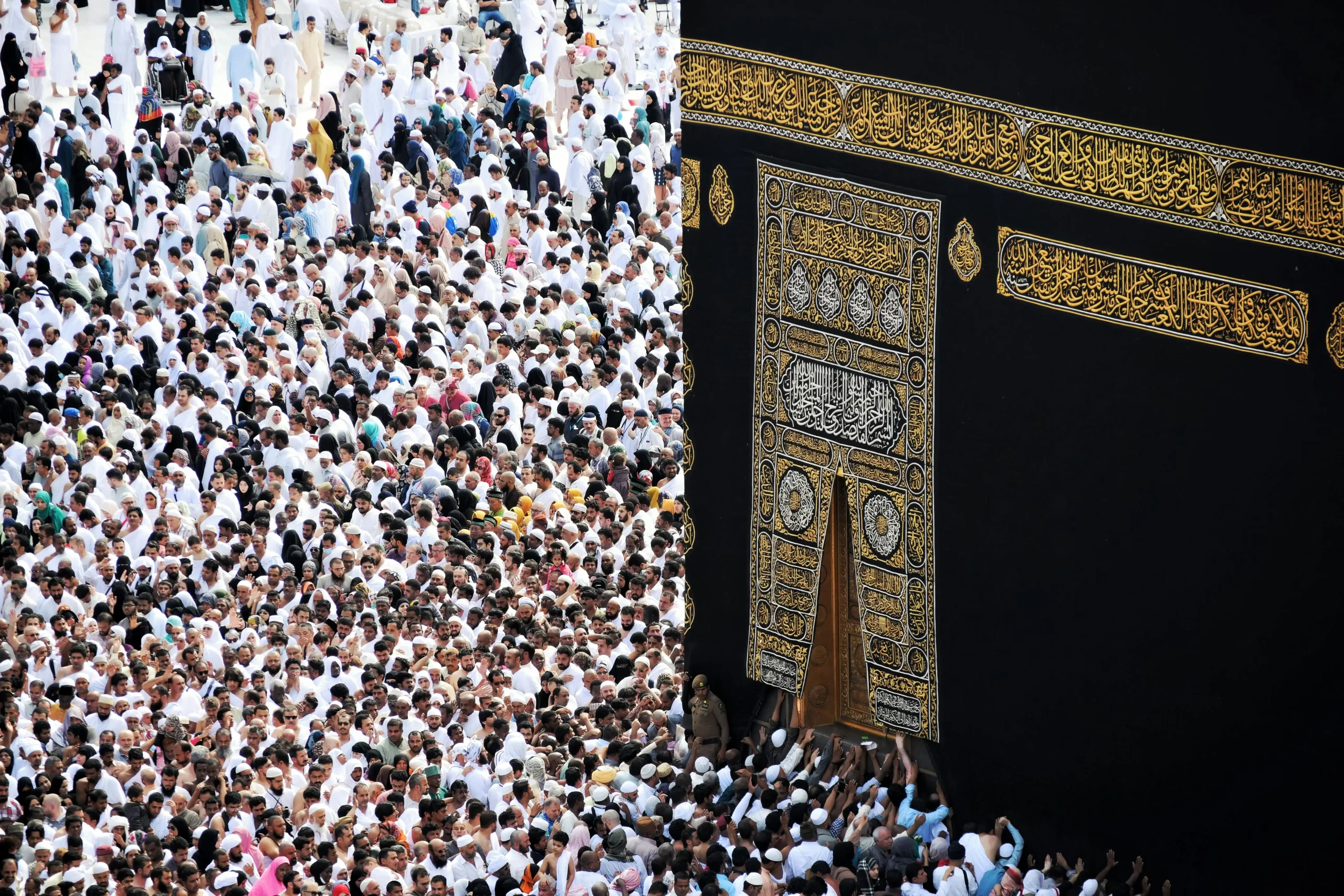 You are currently viewing Ka’bah, Magnet Bumi, dan Makna Ilmiah Tawaf: Antara Tauhid dan Takwa
